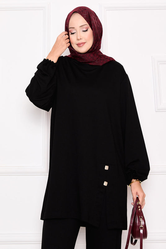 بدلة أويشو سوداء بتفاصيل أزرار وفتحات