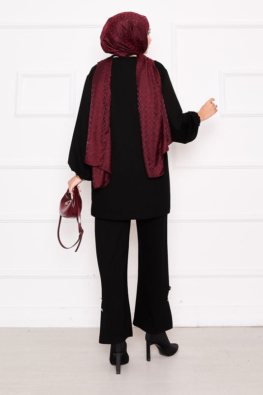 بدلة أويشو سوداء بتفاصيل أزرار وفتحات