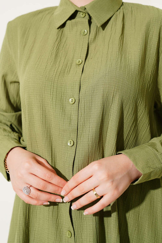 Zweiteiliges Set mit Knöpfen aus Baumrinde Grün