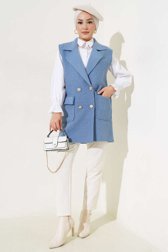 سترة زرقاء بأزرار وجيب