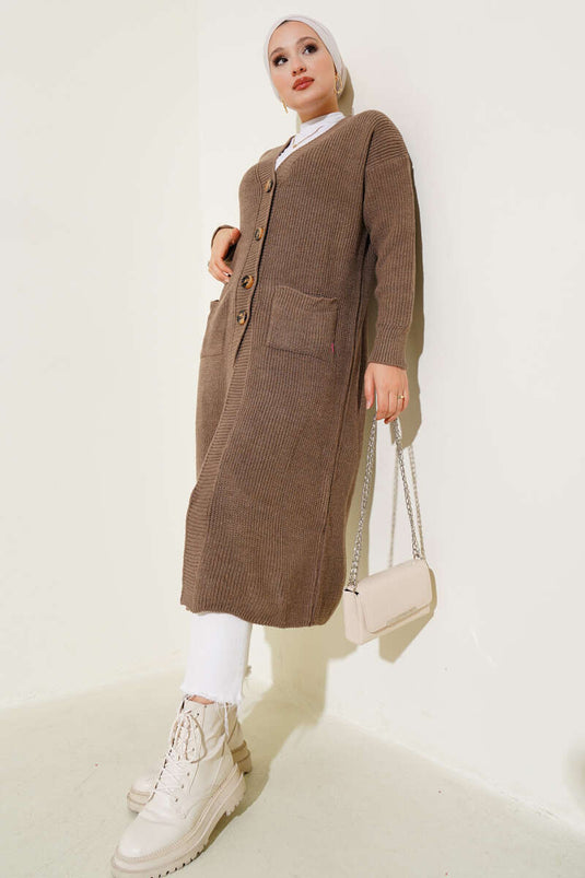 Cardigan long en tricot avec poches et boutons couleur latte