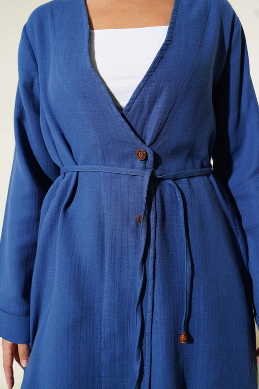 طقم من قطعتين من قماش الموسلين مع حزام حبل بأزرار نيلي