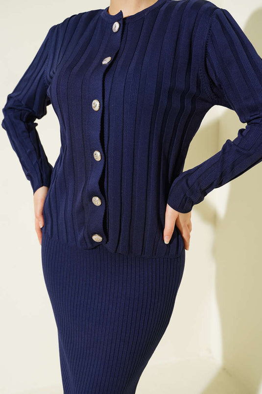 Ensemble deux pièces en maille avec gilet boutonné, bleu marine