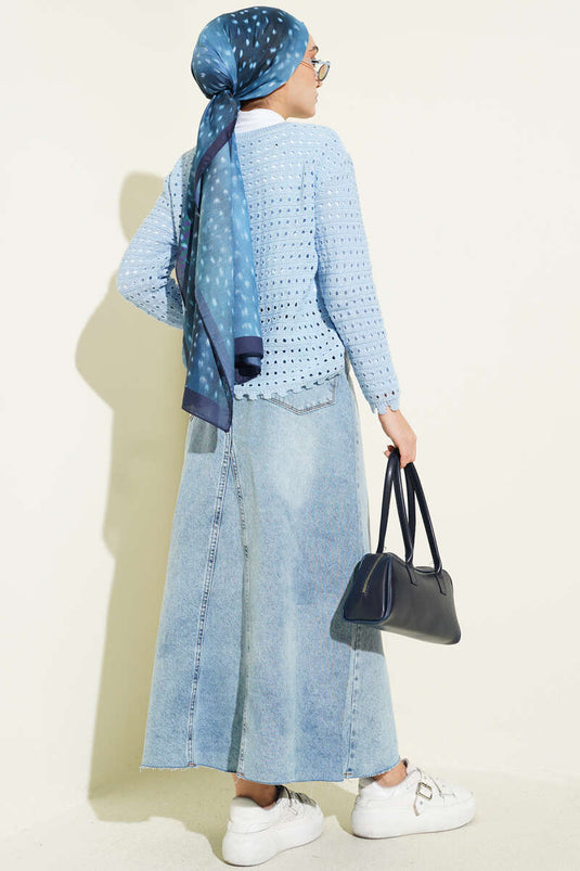 Kurze Strickjacke mit Knöpfen und erhabenen Details, blau