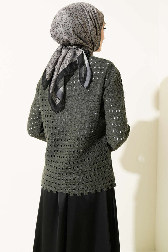 Cardigan court ajouré avec détails en relief et boutons, couleur vert olive