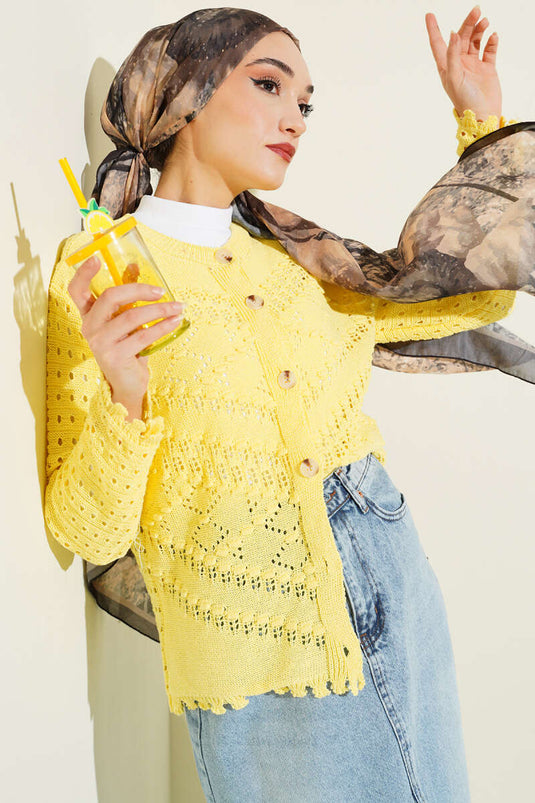 Cardigan court ajouré jaune avec détails en relief et boutons