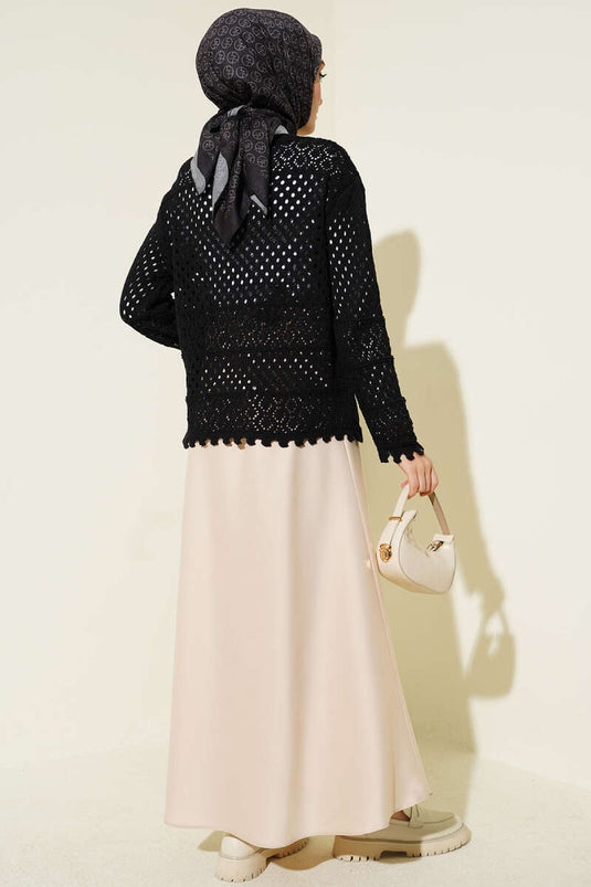 Cardigan court en tricot noir à boutons et reliefs