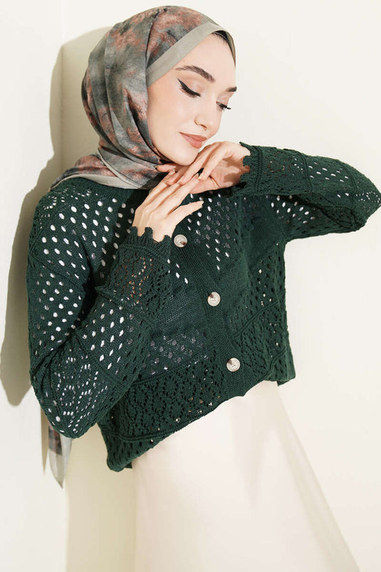 Kurze Strickjacke mit Knöpfen und Prägung, Smaragd