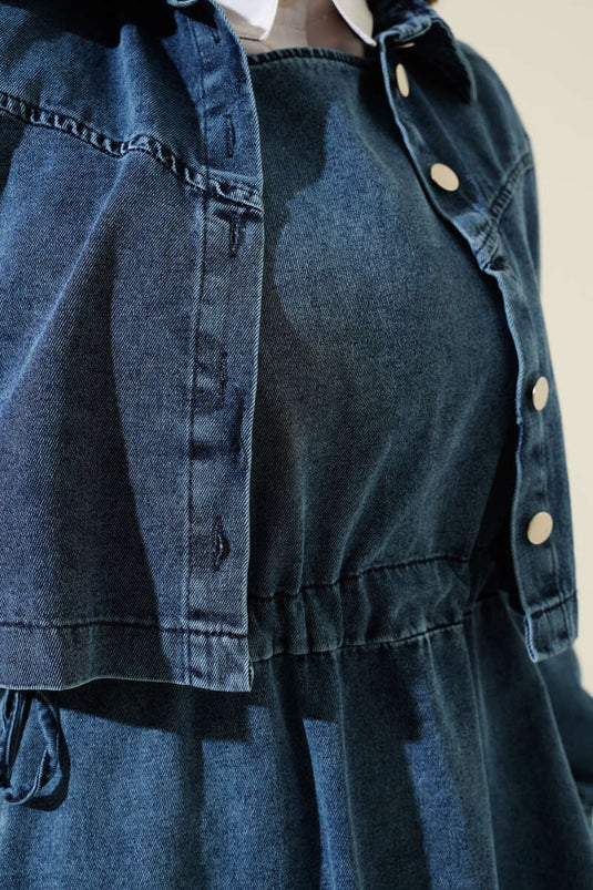 Ensemble deux pièces en denim avec veste courte boutonnée bleu denim