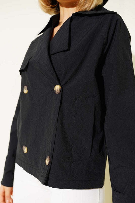 معطف قصير أسود بأزرار