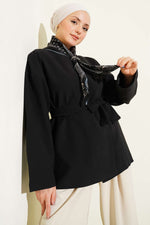 Veste basique noire à ceinture boutonnée