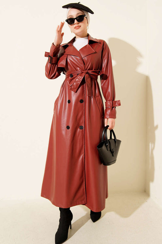 معطف ترنش جلدي بأزرار وحزام بلون عنابي