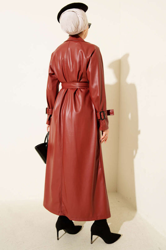 معطف ترنش جلدي بأزرار وحزام بلون عنابي