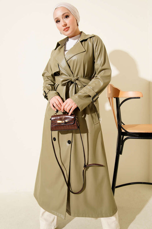 معطف ترنش من الجلد بأزرار وحزام باللون الأخضر اللوزي