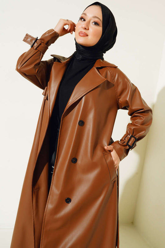 Trench-coat en cuir boutonné avec ceinture beige