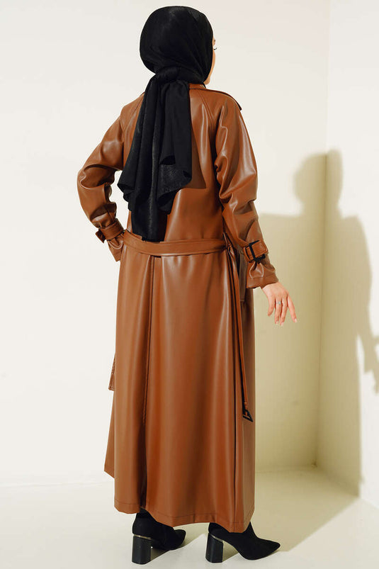 Trench-coat en cuir boutonné avec ceinture beige