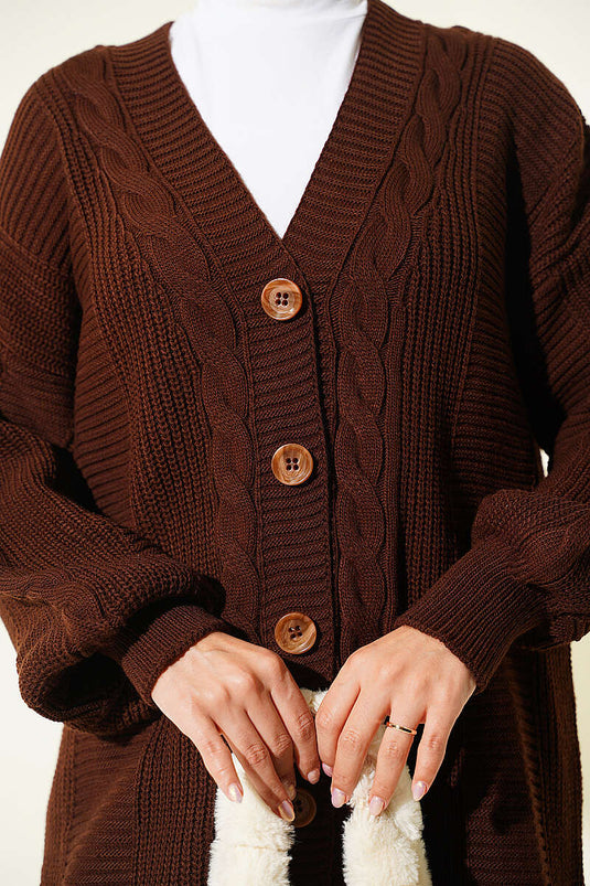 كارديجان من الصوف المبرشم بأزرار وتفاصيل نسيجية بني