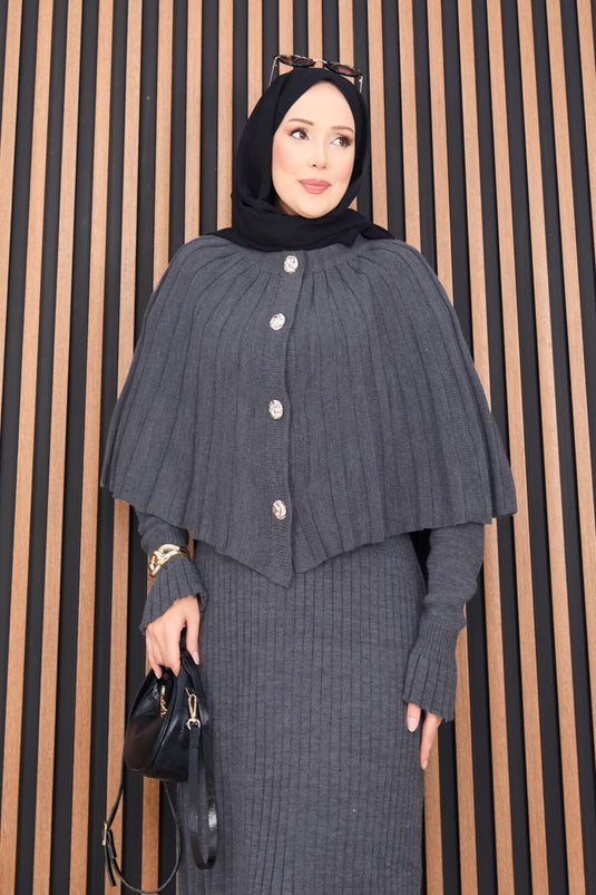 بدلة حجاب من قطعتين مع عباءة وأزرار وقميص محبوك رمادي