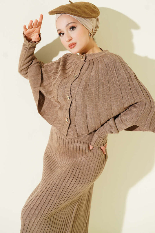 طقم فستان محبوك بأزرار، لون المنك