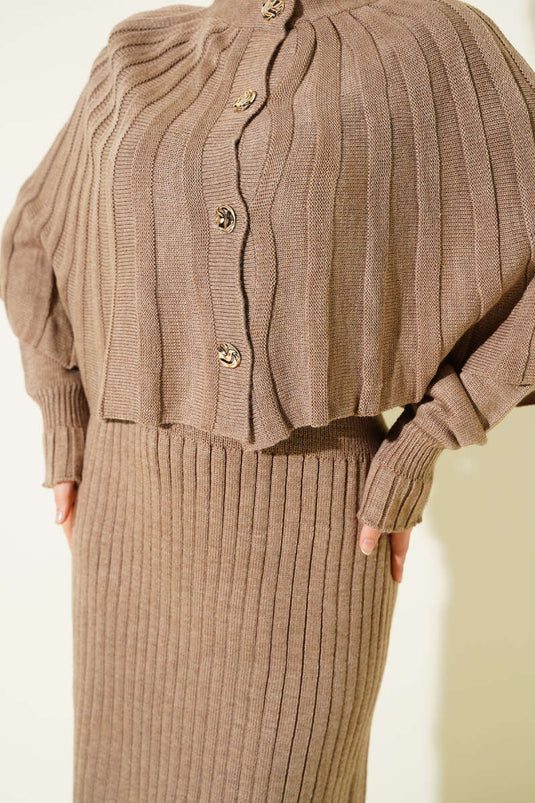 طقم فستان محبوك بأزرار، لون المنك