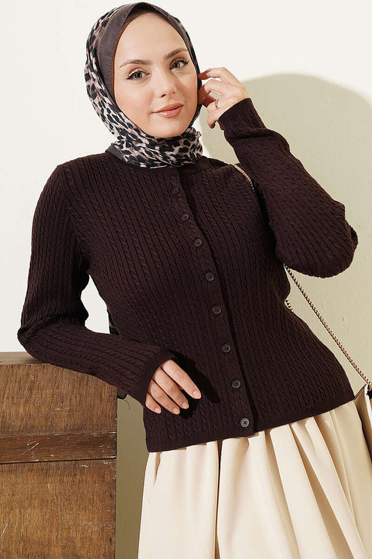 Chaqueta De Punto Con Botones Y Cabello Trenzado En Marrón Picante