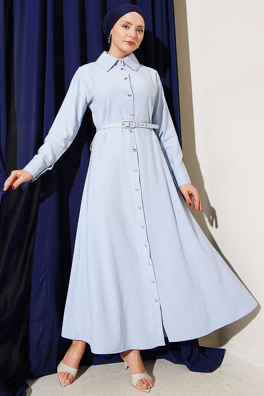 فستان بحزام رفيع وأزرار بلون أزرق فاتح