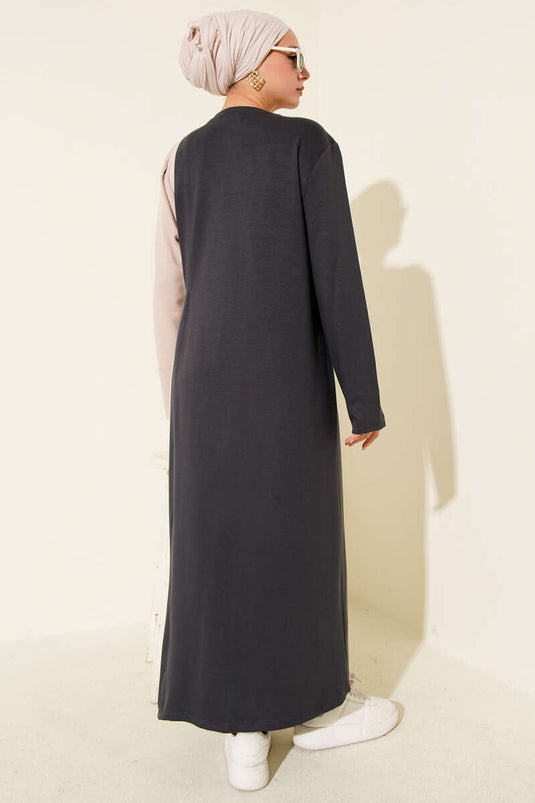 فستان برباط جانبي وأزرار ورقبة دائرية باللون الدخاني