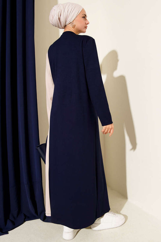 فستان أزرق داكن برباط جانبي وفتحة رقبة دائرية