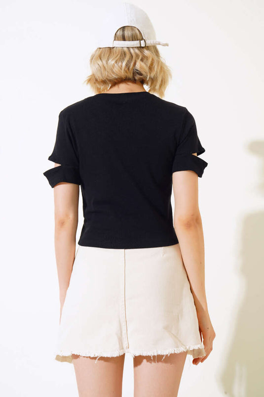 Dynamic Embroidered Crop Black