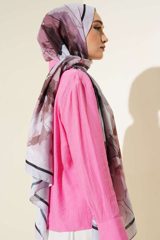 شال ناعم بنقشة زهور رخامية باللون الرمادي