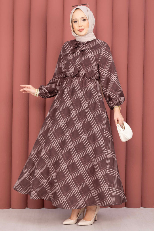 Robe voilée à taille froncée motif à carreaux marron