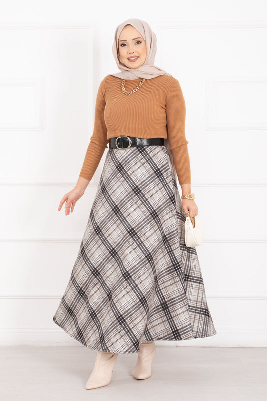 تنورة غوص بنقشة مربعات باللون الكريمي