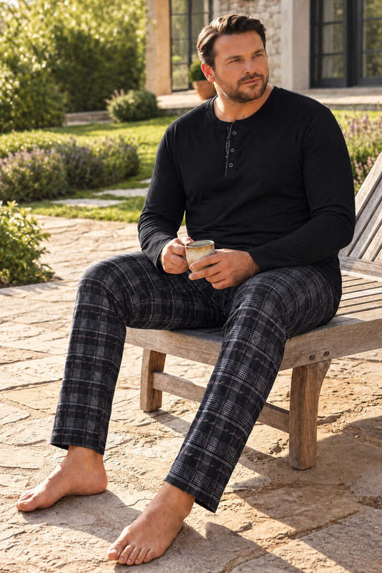 Großes Männer-Pyjama-Set Aus Interlock Mit Karo-Muster In Schwarz