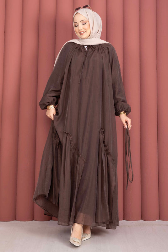 Robe modeste à volants et ceinture, couleur café