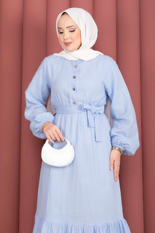 Jurk met ruches aan de zoom en halve knopen, modest fashion, babyblauw