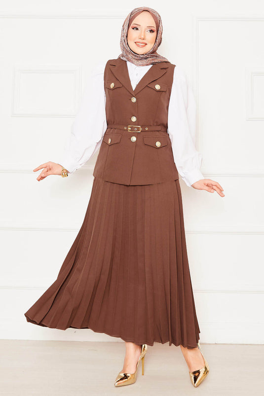 Geplooide rok, getailleerde tweedelig pak, bruin