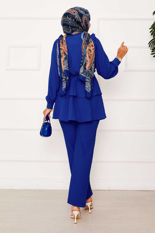 بدلة من قطعتين مع تفاصيل كشكشة على التنورة، لون ساكسفون