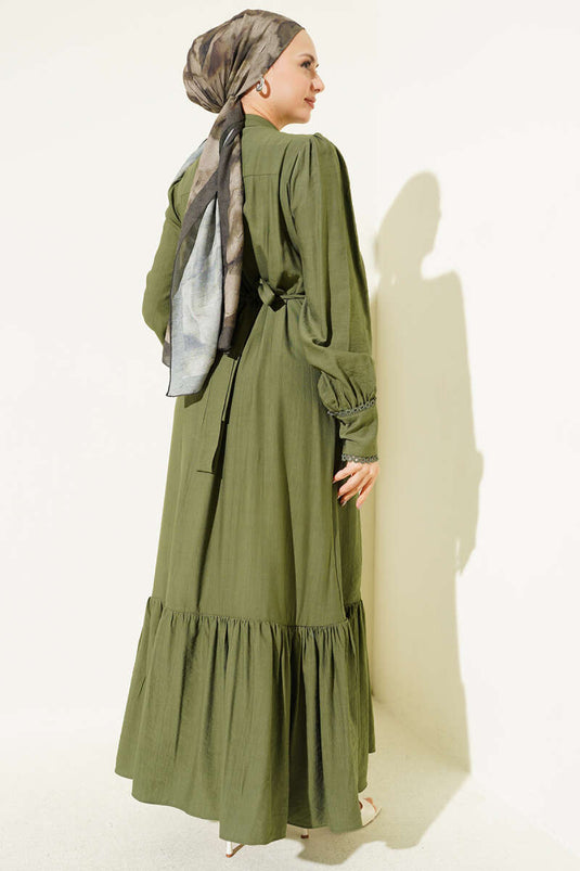 Vestito a pieghe con cintura verde