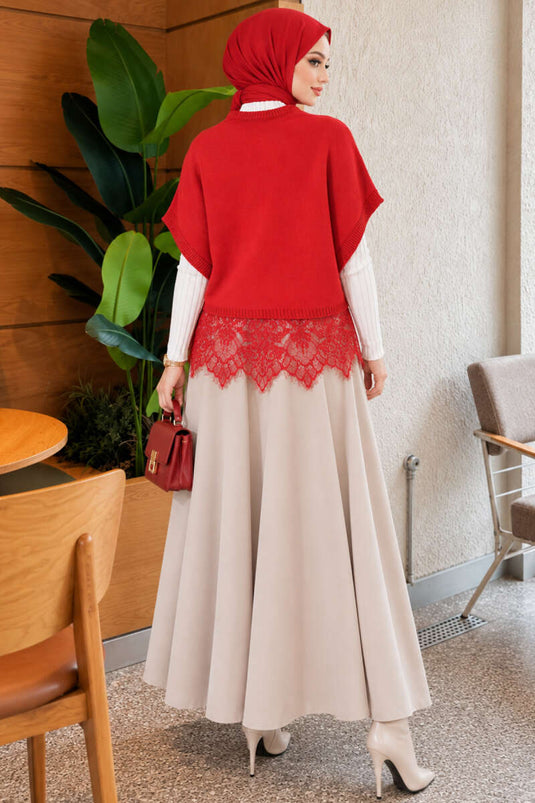 Roter Strickpullover Mit Spitzenabschluss