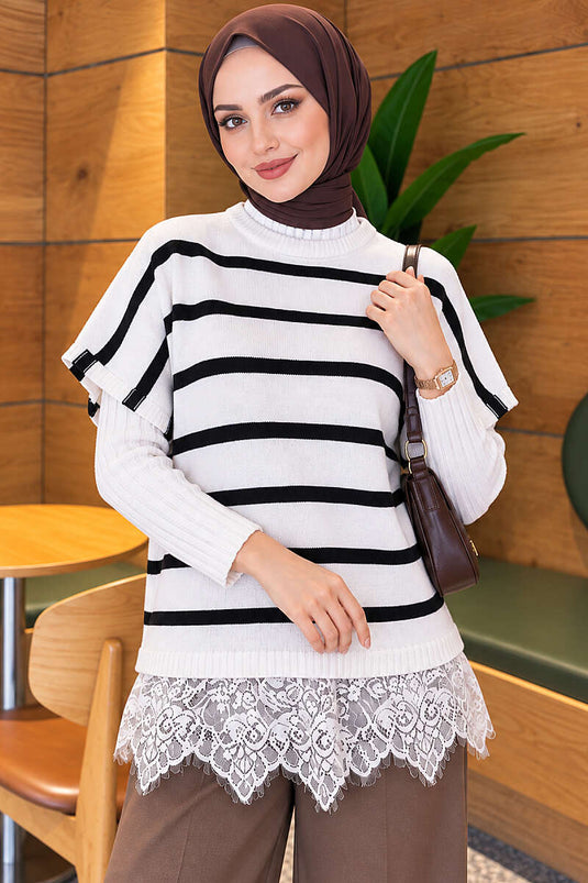 Weißer Gestreifter Strickpullover Mit Spitzenabschluss