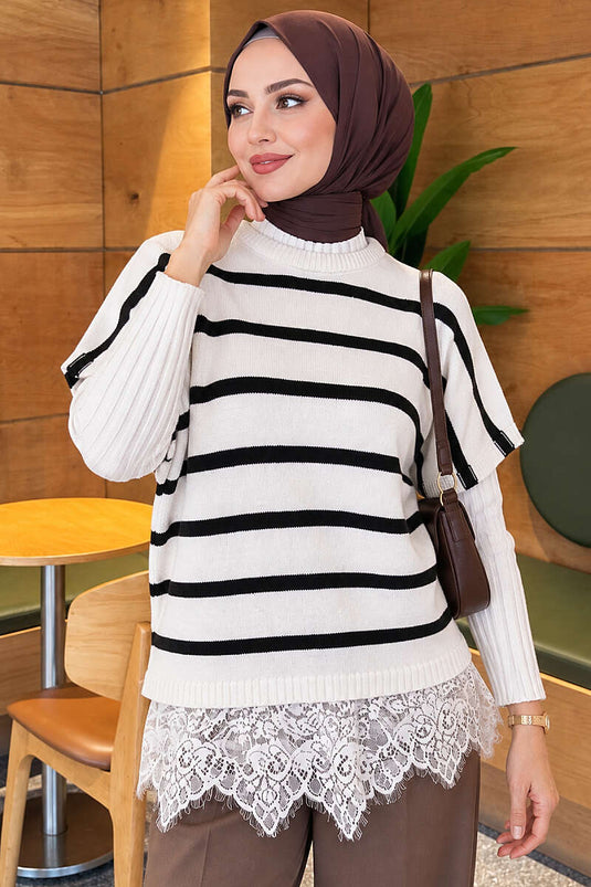 Weißer Gestreifter Strickpullover Mit Spitzenabschluss