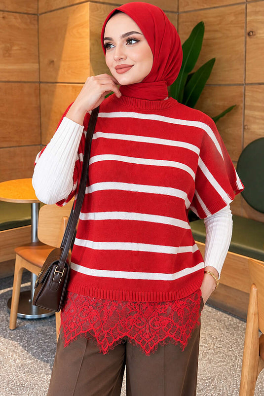 Roter Gestreifter Strickpullover Mit Spitzenabschluss