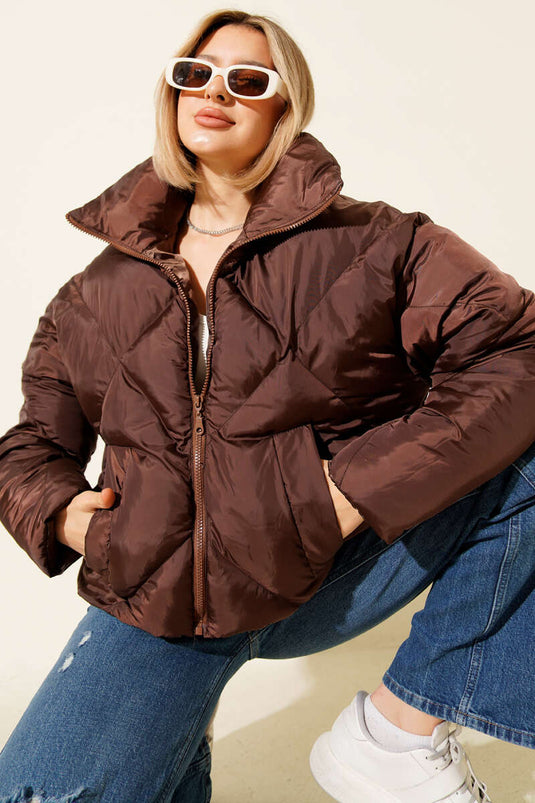 جاكيت قصير منفوخ بحافة مطاطية، بني