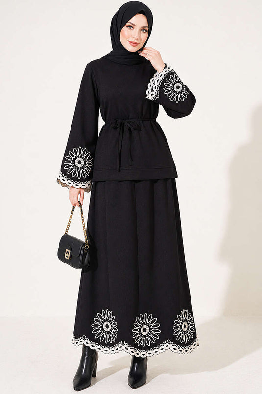 Ensemble Jupe Noire Brodée À L'ourlet Et Aux Poignets