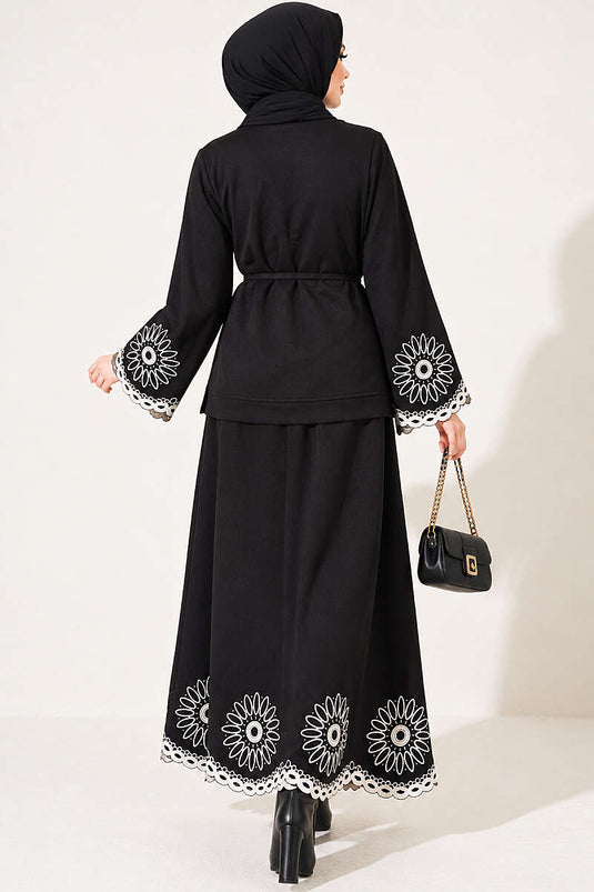 Ensemble Jupe Noire Brodée À L'ourlet Et Aux Poignets
