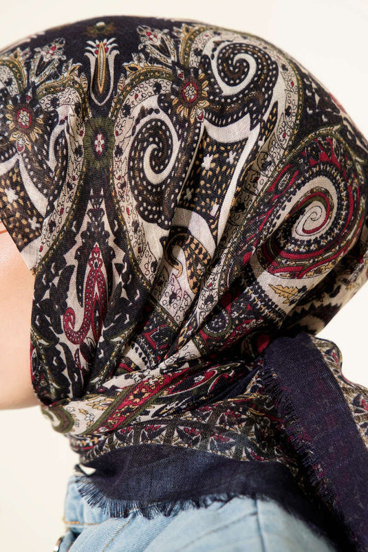 وشاح قطن مزخرف بنمط عرقي بلون أزرق داكن