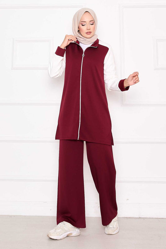 بدلة رياضية مكونة من قطعتين بسحاب ومزينة باللون الأحمر الداكن