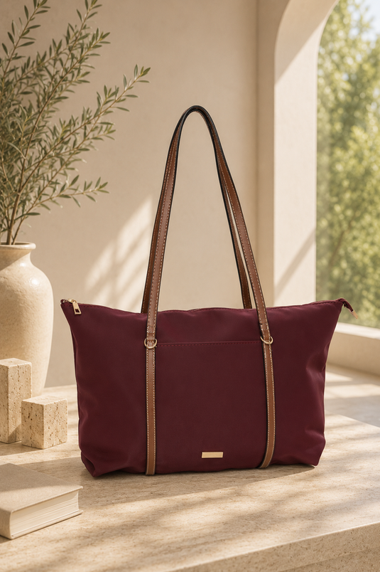 Hand- und Schultertasche mit Reißverschlussdetail in Bordeaux
