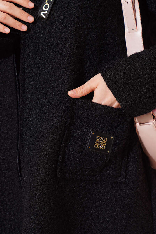 معطف بنقشة بوكليه مطرز بجيوب وسحاب أسود