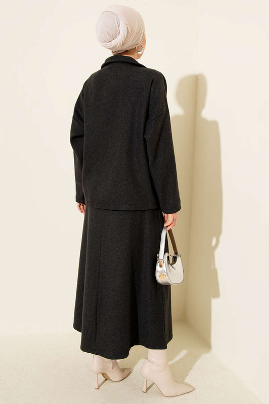 Ensemble deux pièces avec poches zippées et jupe en cachemire, gris fumé.